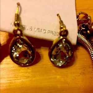 Gold earring and necklace set